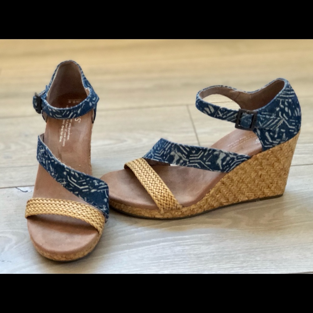 TOMS Denim Print Wedges. Size 6.5